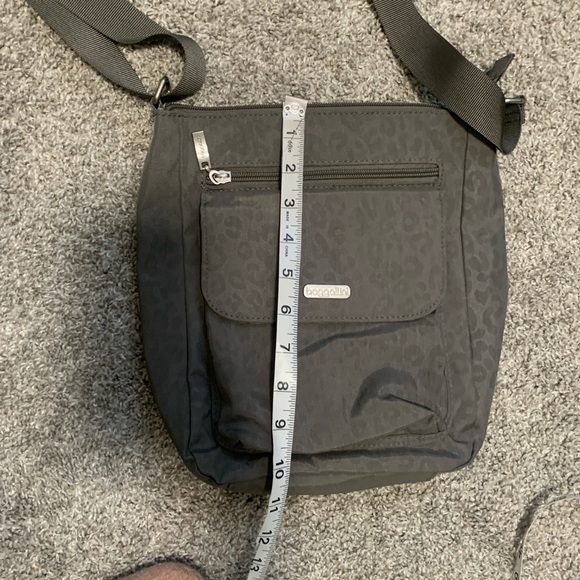 Baggalini Gray Leopard Print Crossbody Bag - Picture 8 of 8